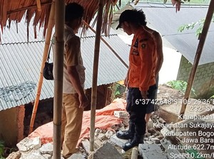 Tebing di Sukajaya Bogor Longsor, 2 Rumah Warga Rusak