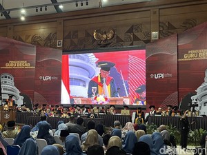 UPI Kukuhkan 8 Guru Besar, Ini Daftarnya