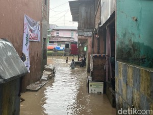 Air Sungai Meluap, Kampung Aur Direndam Banjir Pagi Ini