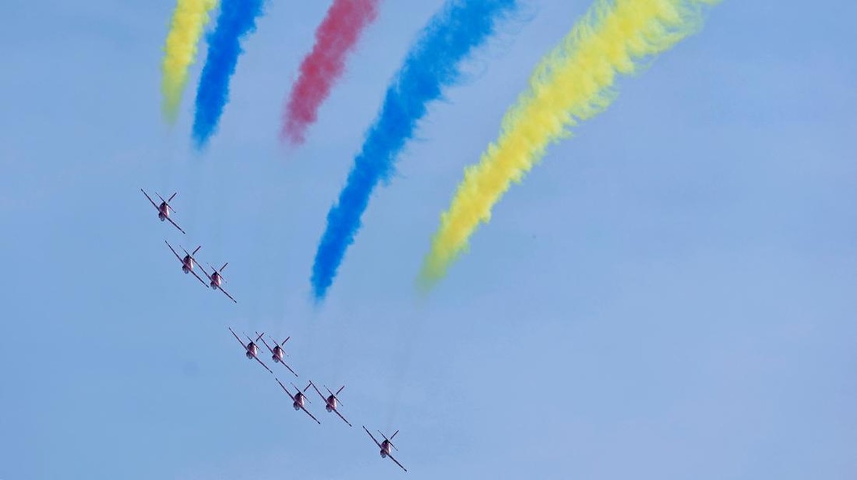 China Luncurkan Pertunjukan Kolosal: Jet Tempur Memukau Mengguncang Langit!