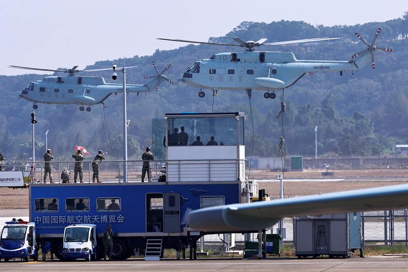 China menggelar acara pameran alutsista militer bernama Airshow China 2024 di Kota Zhuhai pada Selasa (12/11) siang waktu setempat. (REUTERS/Tingshu Wang) China menggelar acara pameran alutsista militer bernama Airshow China 2024 di Kota Zhuhai pada Selasa (12/11) siang waktu setempat. (REUTERS/Tingshu Wang)