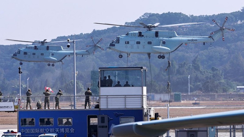 China menggelar acara pameran alutsista militer bernama Airshow China 2024 di Kota Zhuhai pada Selasa (12/11) siang waktu setempat. (REUTERS/Tingshu Wang)