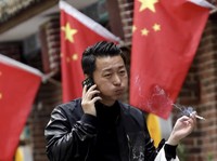 Buset! Orang China Merokok Sampai 2,44 Triliun Batang Setahun