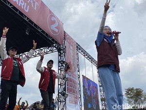 Desy Ratnasari Tampil Spesial di Kampanye Akbar Ayep-Bobby