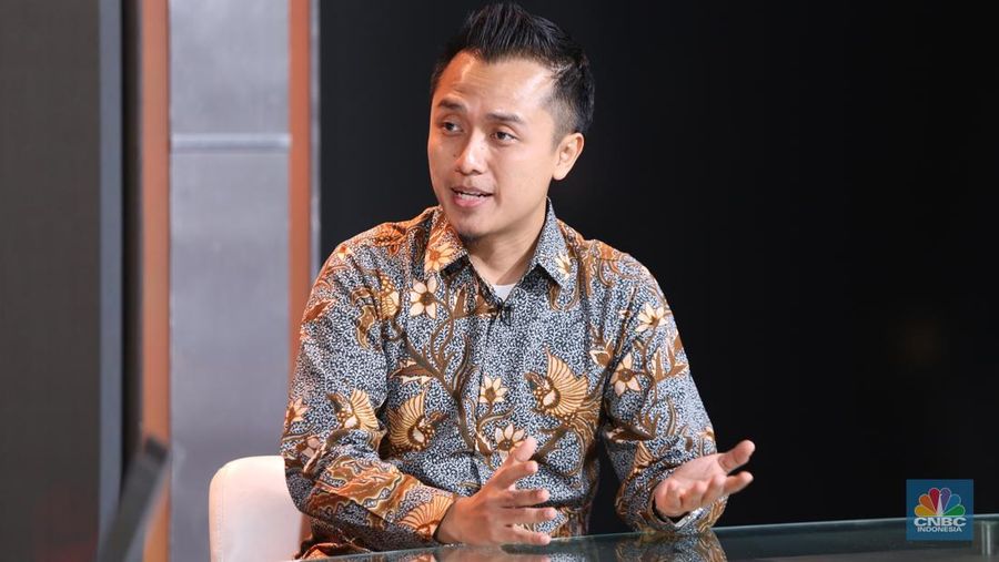 Founder & CEO DRW Skincare, Wahyu Triasmara memberikan pemaparan dalam Road To ²©²ÊÍøÕ¾ Awards 2024 di Studio ²©²ÊÍøÕ¾, Selasa (12/11/2024). (²©²ÊÍøÕ¾/Tias Budiarto)