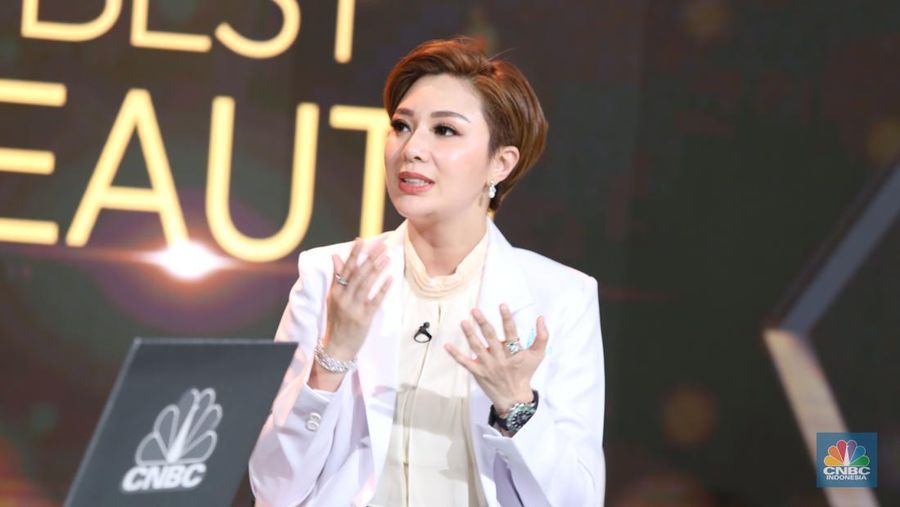 Head Doctor of Dermaster Clinic Network, Jessy Suryadi memberikan pemaparan dalam Road To ²©²ÊÍøÕ¾ Awards 2024 di Studio ²©²ÊÍøÕ¾, Selasa (12/11/2024). (²©²ÊÍøÕ¾/Tias Budiarto)