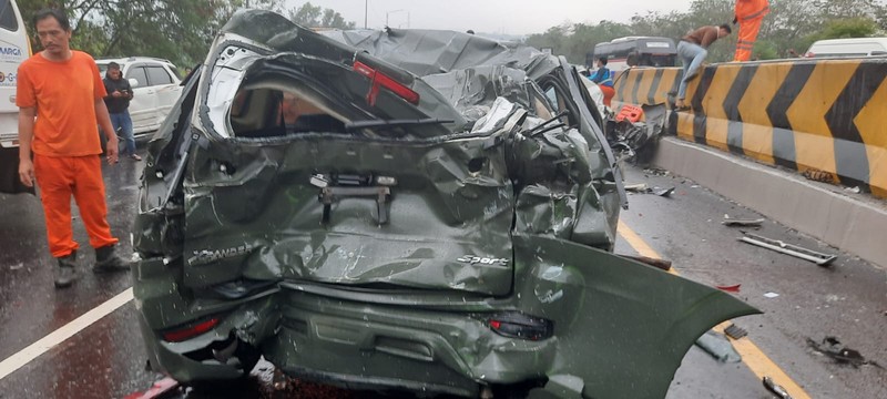 Kecelakaan beruntun tol Cipularang KM 92. Kecelakaan beruntun tol Cipularang KM 92. (Dok. PJR Cipularang)