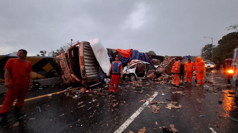 Kecelakaan beruntun tol Cipularang KM 92. (Dok. PJR Cipularang)