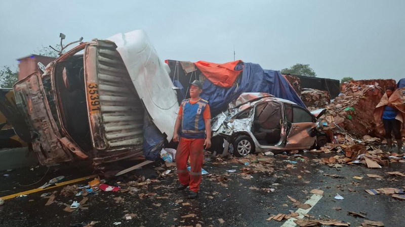 Kecelakaan beruntun tol Cipularang KM 92. (Dok. PJR Cipularang)