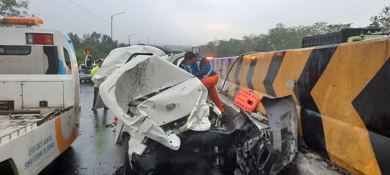Kecelakaan beruntun tol Cipularang KM 92. Kecelakaan beruntun tol Cipularang KM 92. (Dok. PJR Cipularang)