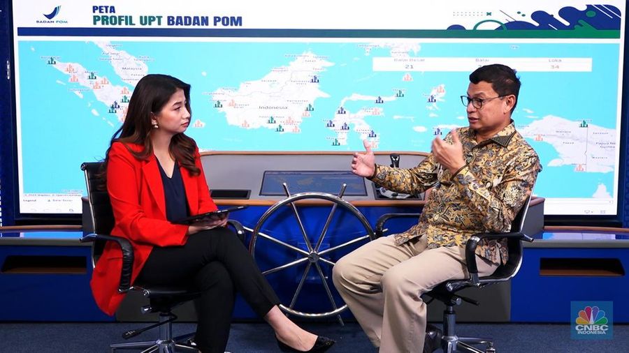 Kepala BPOM, Taruna Ikrar memberikan pemaparan dalam Road To CNBC Indonesia Awards 2024, di Jakarta, Selasa (12/11/2024). (CNBC Indonesia TV)