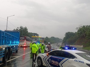 Olah TKP Kecelakaan Beruntun, Lalin Tol Cipularang Dialihkan Pagi Ini