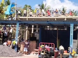 Warga dan Karyawan PT BSI Gotong Royong Bangun Musala Mutaalimin Banyuwangi
