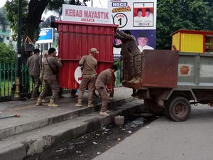 Ganggu Lalu Lintas, Pemkot Palembang Tertibkan PKL di Jalan Ahmad Yani