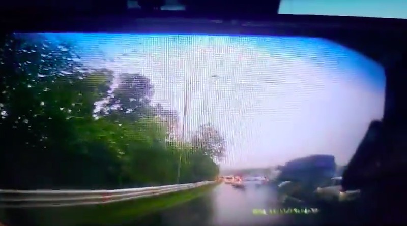Kecelakaan beruntun tol Cipularang KM 92. Kecelakaan beruntun tol Cipularang KM 92. (Dok. PJR Cipularang)