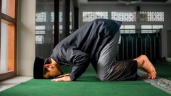 Hukum Mengunggah Ibadah ke Media Sosial