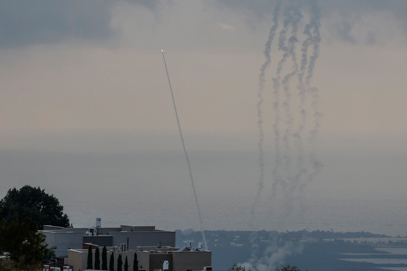 Sistem antirudal Iron Dome Israel beroperasi untuk intersepsi, di tengah permusuhan antara Hizbullah dan pasukan Israel, di kota utara Nahariya, Israel, 11 November 2024. Sistem antirudal Iron Dome Israel beroperasi untuk intersepsi, di tengah permusuhan antara Hizbullah dan pasukan Israel, di kota utara Nahariya, Israel, 11 November 2024. (REUTERS/Thomas Peter)