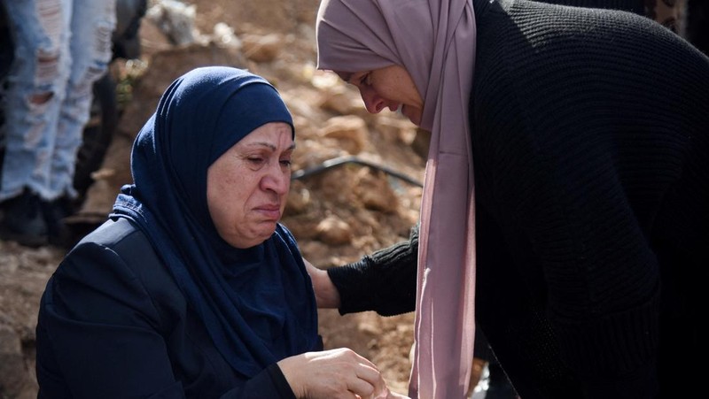 Asap mengepul di atas pinggiran selatan Beirut, setelah serangan Israel, di tengah permusuhan yang sedang berlangsung antara Hizbullah dan pasukan Israel, seperti yang terlihat dari Baabda, Lebanon 12 November 2024. (REUTERS/Adnan Abidi)