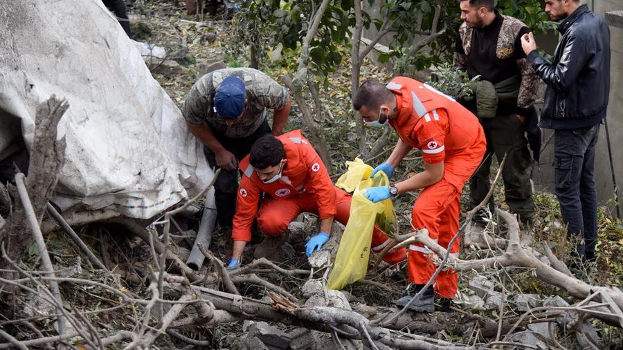Asap mengepul di atas pinggiran selatan Beirut, setelah serangan Israel, di tengah permusuhan yang sedang berlangsung antara Hizbullah dan pasukan Israel, seperti yang terlihat dari Baabda, Lebanon 12 November 2024. (REUTERS/Adnan Abidi)
