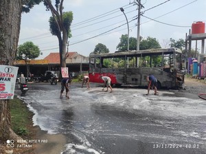 Detik-detik Bus Trans Semarang Terbakar Hebat di Gunungpati