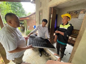 Sambangi PLTS, Emil Dardak Dukung Energi Terbarukan di Banyuwangi