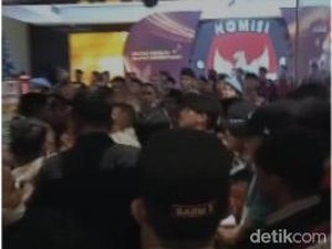 Aksi Saling Dorong Saat Bobby-Surya Tiba di Lokasi Debat Ketiga Pilgub Sumut