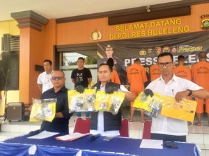 Lagi Bersantai di Teras, Dua Pria di Buleleng Ditangkap gegara Konsumsi Narkoba