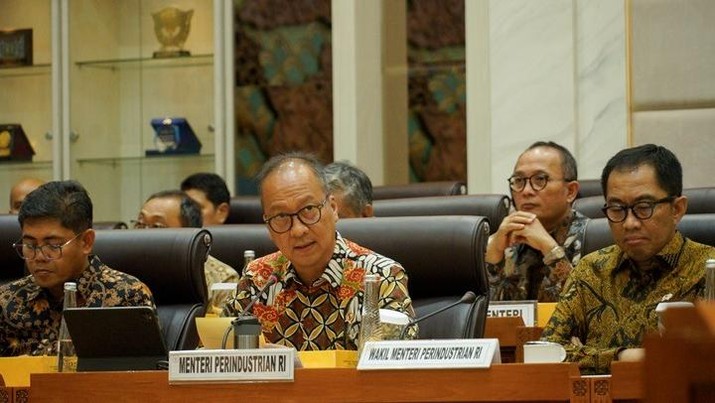 Menperin Agus Gumiwang Kartasasmita saat Raker dengan Komisi VII DPR RI. (Dok. Kemenperin)