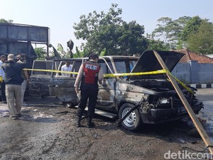 Mobil Tua Terbakar di SPBU Tasikmalaya, Pemilik Alami Luka Bakar