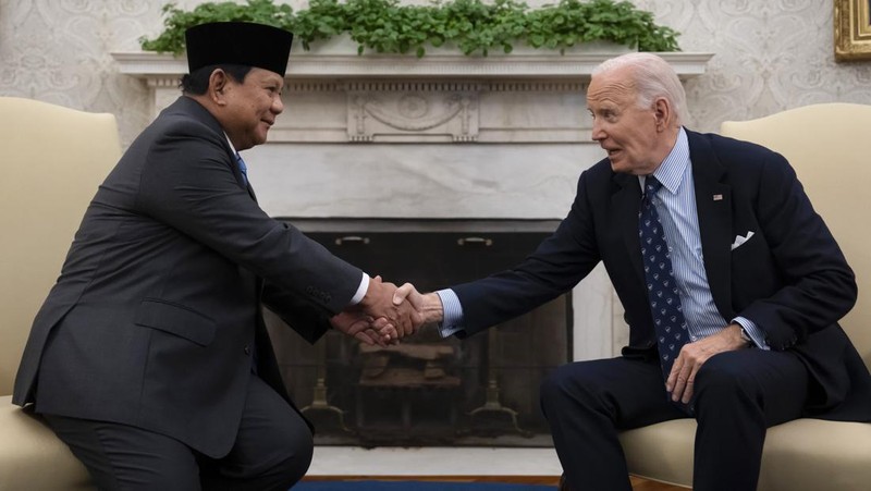 Presiden Joe Biden bertemu dengan Presiden Indonesia Prabowo Subianto, di Gedung Putih di Washington, Selasa, 12 November 2024. (AP Photo/Ben Curtis)