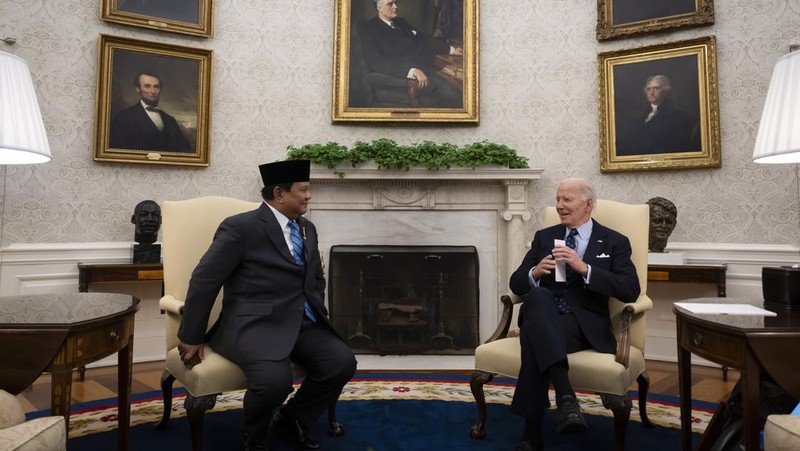 Presiden Joe Biden bertemu dengan Presiden Indonesia Prabowo Subianto, di Gedung Putih di Washington, Selasa, 12 November 2024. (AP Photo/Ben Curtis)