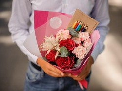 9 Rekomendasi Hadiah Hari Guru, Simpel tapi Berkesan Penuh Makna 9 Rekomendasi Hadiah Hari Guru, Simpel tapi Berkesan Penuh Makna