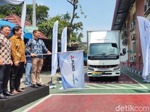 Truk Listrik Fuso eCanter Mulai Beroperasi di Indonesia!