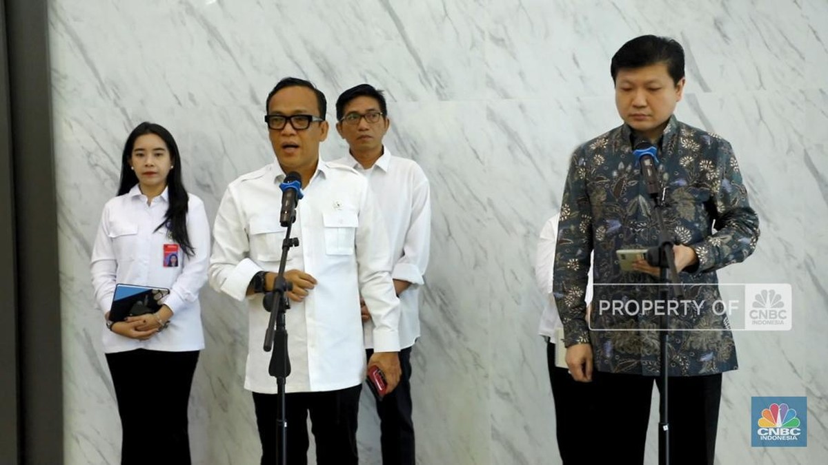 Wamenaker Temui Pimpinan Sritex: Kunjungan Misterius Pagi Ini!
