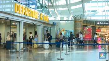 135 Penerbangan Bandara Ngurah Rai Batal Imbas Erupsi Lewotobi