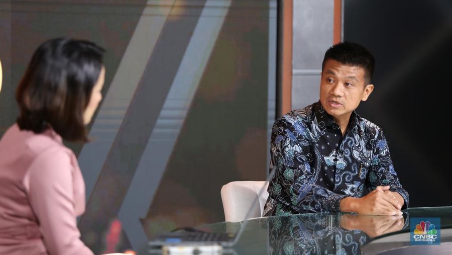 Direktur Utama PT Gunanusa Eramandiri Tbk (GUNA), Ivan Cokro Saputra memberikan pemaparan dalam Road To CNBC Indonesia Awards 2024 di Studio CNBC Indonesia, Jakarta, Kamis (14/11/2024). (CNBC Indonesia/Tias Budiarto)