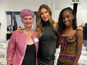 Gisele Bundchen Perdana Pamer Baby Bump Sejak Dikabarkan Hamil Anak Ke-3