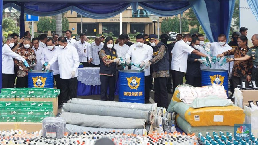 Hasil penindakan desk Pencegahan dan Pemberantasan Penyelundupan di Bidang Kepabeanan dan Cukai dalam mendukung program Asta Cita Presiden Republik Indonesia. (վ/Muhammad Sabki)