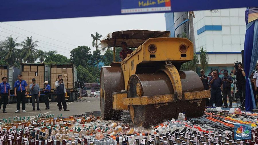 Hasil penindakan desk Pencegahan dan Pemberantasan Penyelundupan di Bidang Kepabeanan dan Cukai dalam mendukung program Asta Cita Presiden Republik Indonesia. (վ/Muhammad Sabki)
