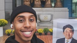 YouTuber Johnny Somali Cium Patung Wanita Penghibur Korea, Terancam Dipenjara