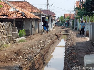 Perbaikan Jalan di Desa Gamel Tak Kunjung Rampung, Ini Kata PUPR Cirebon