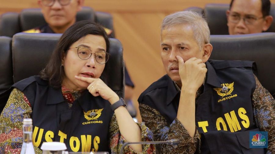 Menteri Keuangan Sri Mulyani Indrawati, dalam Konferensi Pers Hasil Penindakan Desk Pencegahan dan Pemberantasan Penyelundupan di Bidang Kepabeanan dan Cukai Dalam Mendukung Program Asta Cita Presiden Republik Indonesia di Kantor Pusat Direktorat Jenderal Bea Cukai (DJBC) Kemenkeu, Jakarta, Kamis (14/11/2024). (²©²ÊÍøÕ¾/Muhammad Sabki)