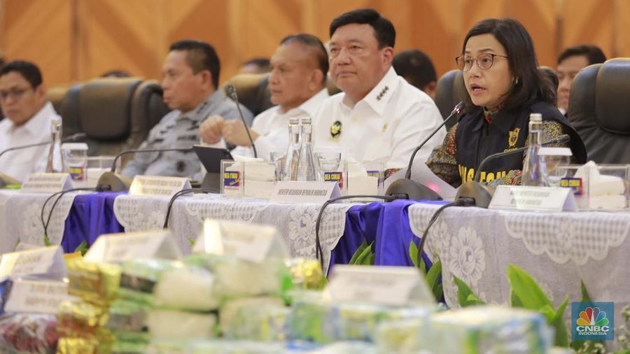 Menteri Koordinator Bidang Politik dan Keamanan Budi Gunawan, dalam Konferensi Pers Hasil Penindakan Desk Pencegahan dan Pemberantasan Penyelundupan di Bidang Kepabeanan dan Cukai Dalam Mendukung Program Asta Cita di Kantor Pusat Direktorat Jenderal Bea Cukai (DJBC) Kemenkeu, Jakarta, Kamis (14/11/2024). (²©²ÊÍøÕ¾/Muhammad Sabki)