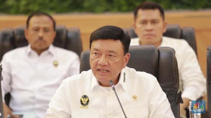 Menteri Koordinator Bidang Politik dan Keamanan Budi Gunawan, dalam Konferensi Pers Hasil Penindakan Desk Pencegahan dan Pemberantasan Penyelundupan di Bidang Kepabeanan dan Cukai Dalam Mendukung Program Asta Cita di Kantor Pusat Direktorat Jenderal Bea Cukai (DJBC) Kemenkeu, Jakarta, Kamis (14/11/2024). (CNBC Indonesia/Muhammad Sabki)