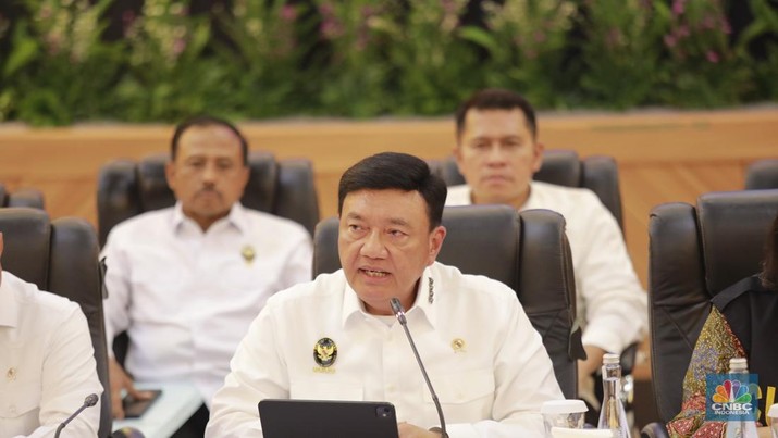 Menteri Koordinator Bidang Politik dan Keamanan Budi Gunawan saat konferensi pers terkait di Kantor Pusat Direktorat Jenderal Bea Cukai (DJBC) Kemenkeu, Jakarta, Kamis (14/11/2024). (CNBC Indonesia/Muhammad Sabki)