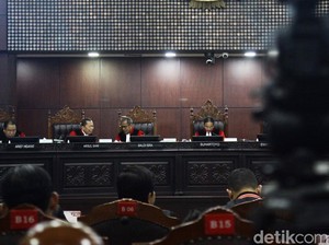 Sisi Lain Sidang Sengketa Pilkada: Jokes Bapak-bapak Hakim Konstitusi