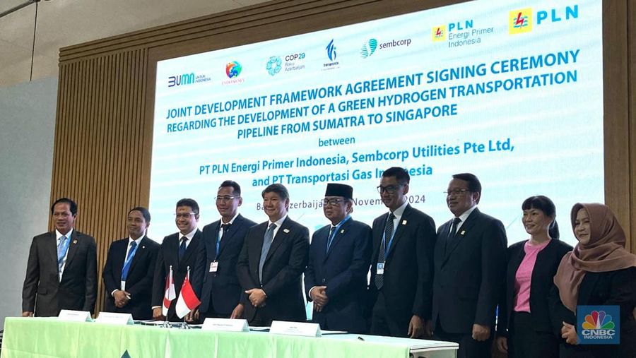 PT PLN (Persero) baru saja menandatangani tiga Nota Kesepahaman atau Memorandum of Understanding (MoU) dengan mitra global di sela-sela acara Konferensi Perubahan Iklim Dunia ke-29 atau Conference of the Parties (COP)29 di Baku, Azerbaijan, Rabu (13/11/2024). (CNBC Indonesia)