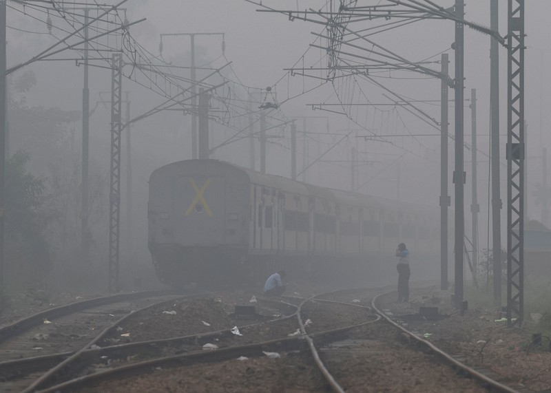 Suasana saat polusi kabut asap di New Delhi, India, Rabu (13/11/2024). (AP Photo) Suasana saat polusi kabut asap di New Delhi, India, Rabu (13/11/2024). (AP Photo)