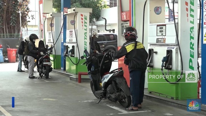 Sejumlah badan usaha penyedia Bahan Bakar Minyak (BBM) di Indonesia melakukan penyesuaian harga produk BBM-nya di SPBU, seperti PT Pertamina (Persero), Shell Indonesia, BP-AKR hingga PT Vivo Energy Indonesia yang menaikkan harga produk BBM non subsidi.