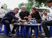 Manusia Rp3.000 Triliun Jilat Presiden Habis-habisan